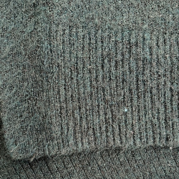 H&M Neck Black Sweater in dark green womens size medium - Picture 5 of 6